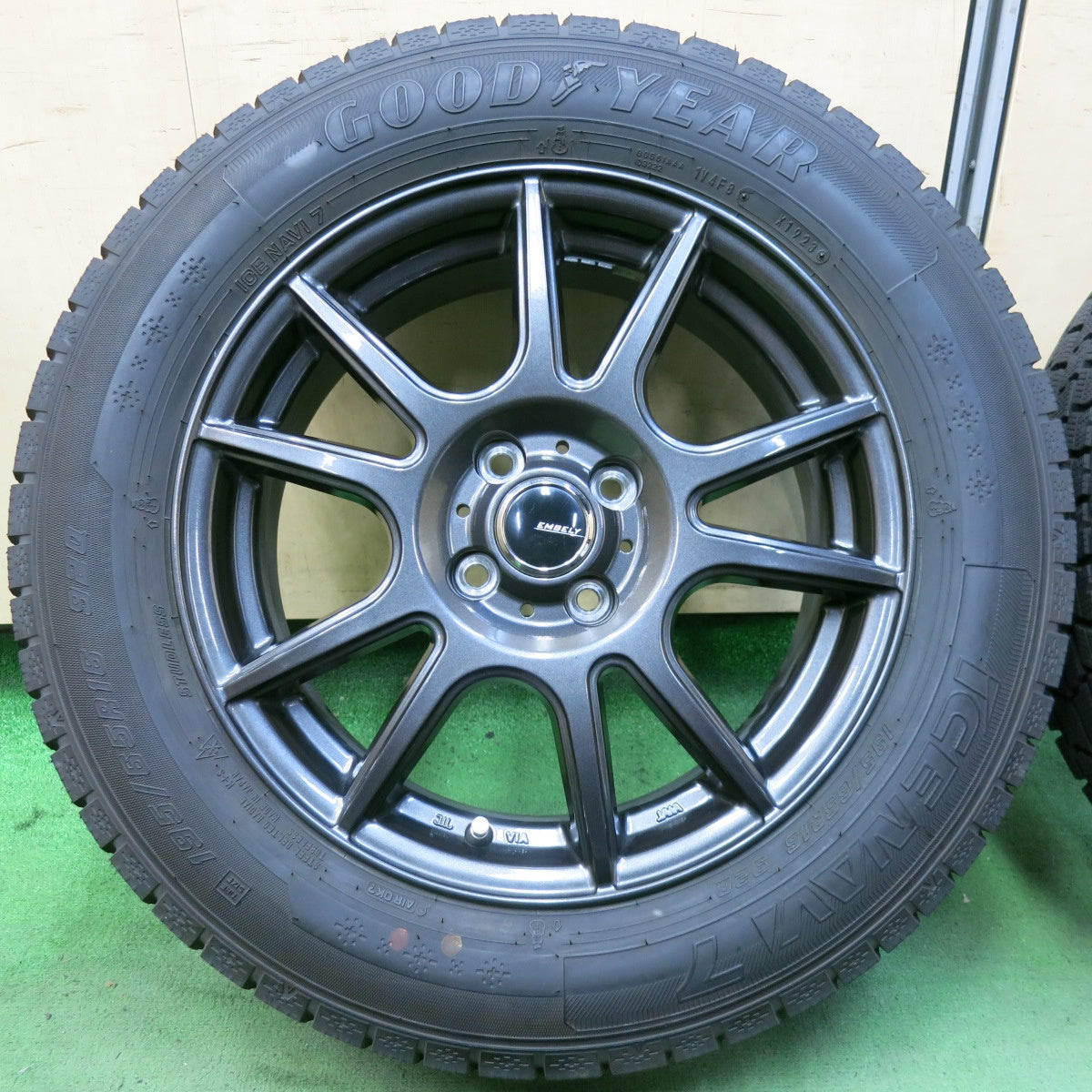 バリ溝！23年！キレイ！ほぼ10分★スタッドレス 195/65R16 グッドイヤー アイスナビ7 EMBELY 16インチ PCD100/4H★5082303SKス