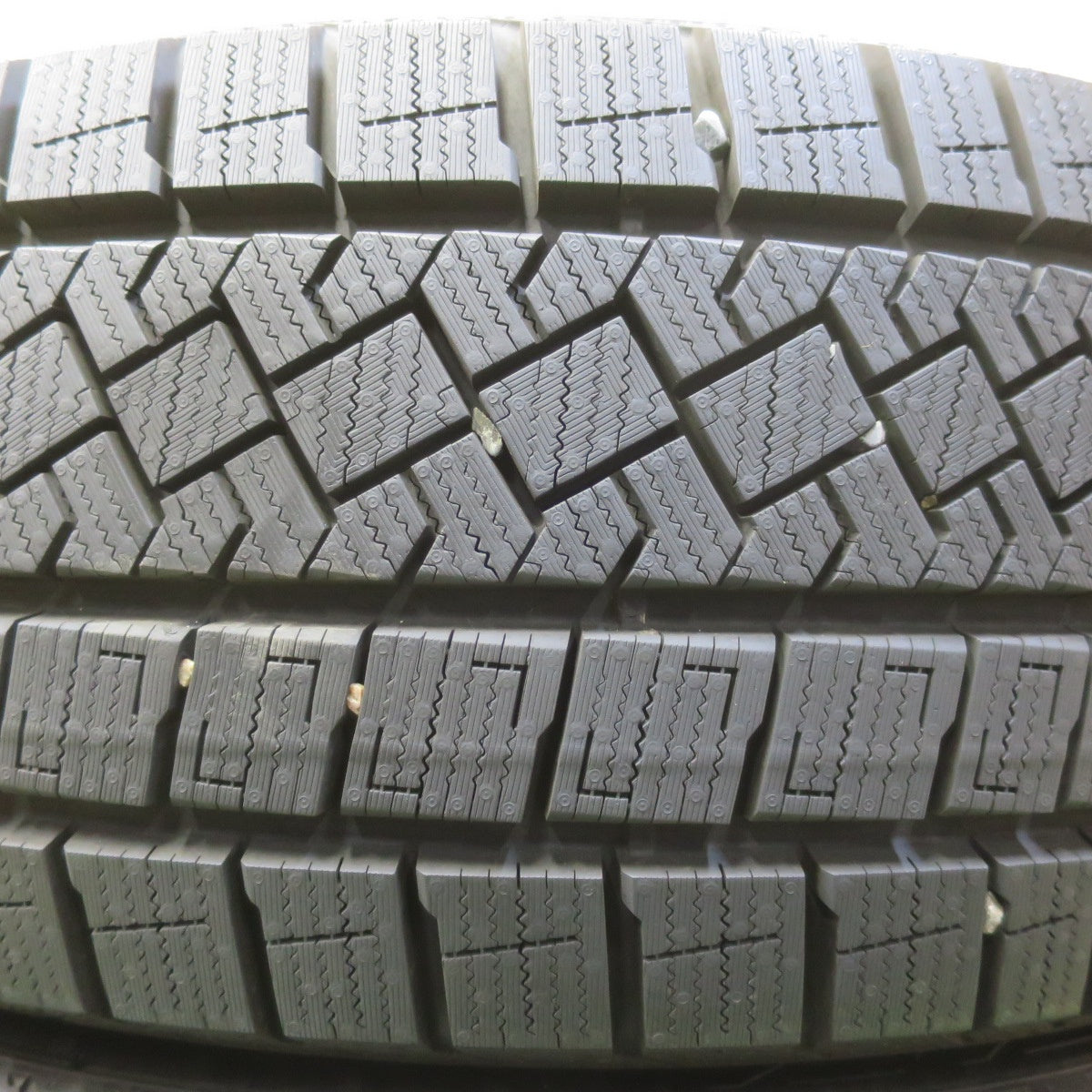 ほぼ未使用！25年◎スタッドレス 215/55R18 ピレリ アイスゼロ アシンメトリコ タイヤ 18インチ CX-30 MX-30 デュアリス 等◎6092511イスタ
