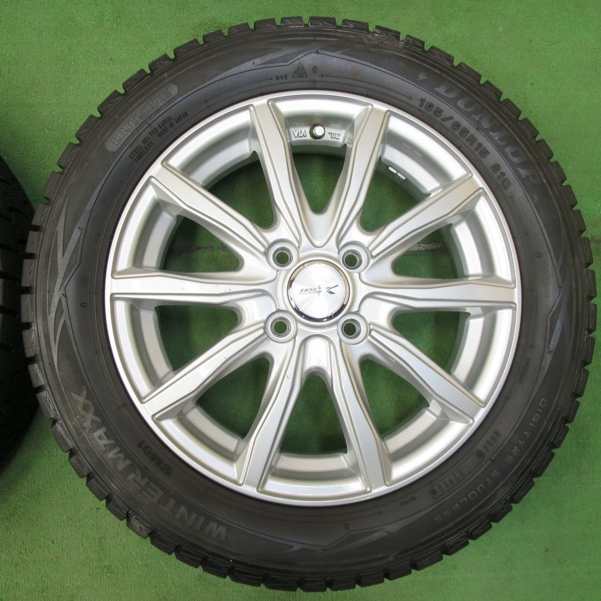 [送料無料] バリ溝！9分★スタッドレス 165/65R15 ダンロップ ウインターマックスWM01 JOKER ソリオ ハスラー等 PCD100/4H★4120702イス