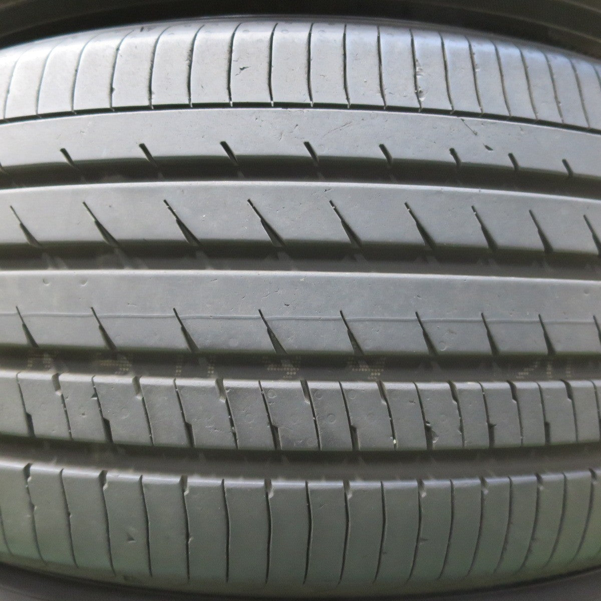 [送料無料] バリ溝！24年！9.5分以上★245/45R19 ヨコハマ アドバン dB V553 タイヤ 19インチ アルファード ヴェルファイア 等★4112305イノタ