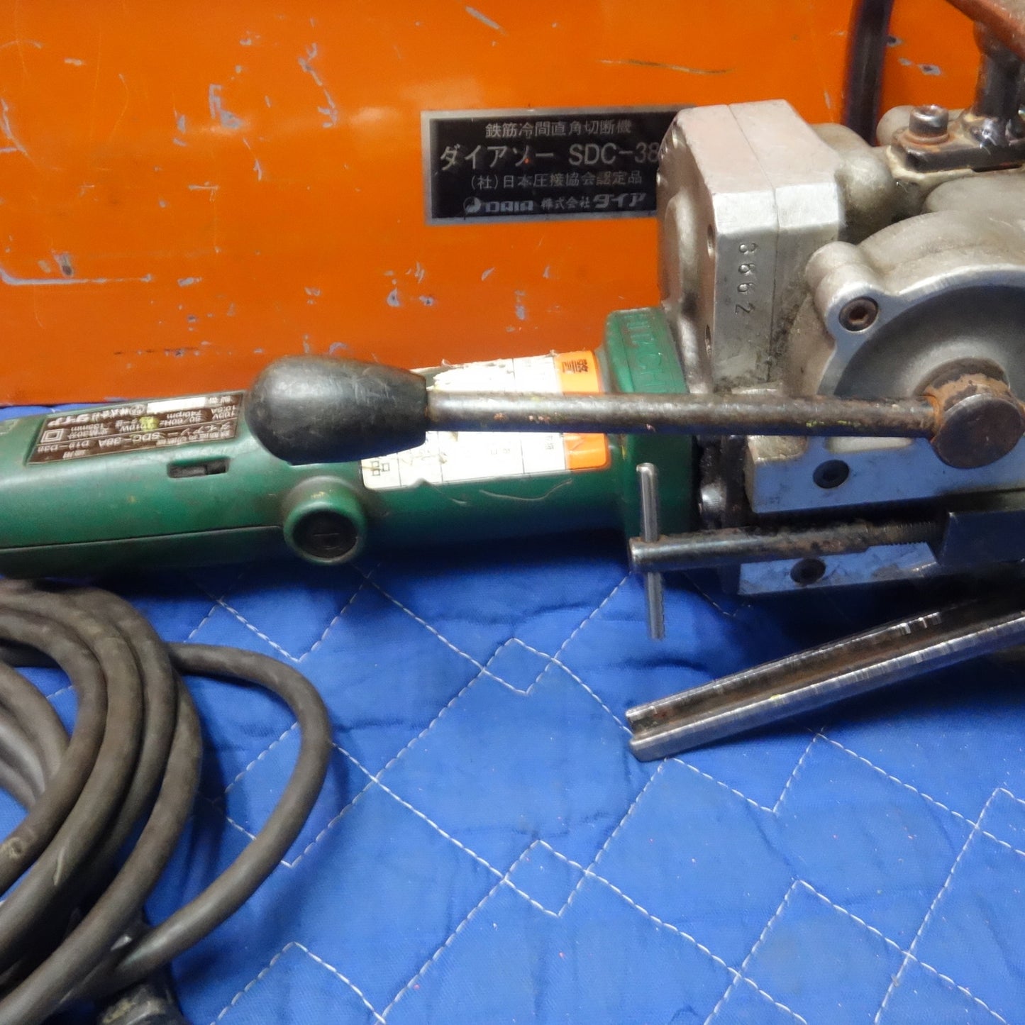 [送料無料] 付属品付き☆ダイア 鉄筋 直角 切断機 ダイアソー 100V SDC-38A 適用 D19-D38 ケース付き 電動 工具☆