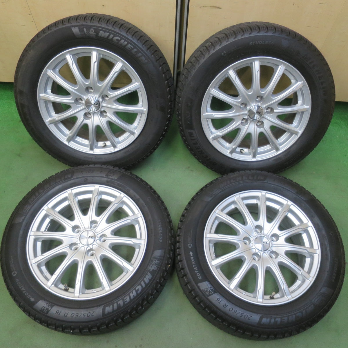 バリ溝！キレイ！ほぼ10分◎スタッドレス 205/60R16 ミシュラン X-ICE3+ ENCOUGAR エンクーガー 16インチ PCD114.3/5H◎6090910イス