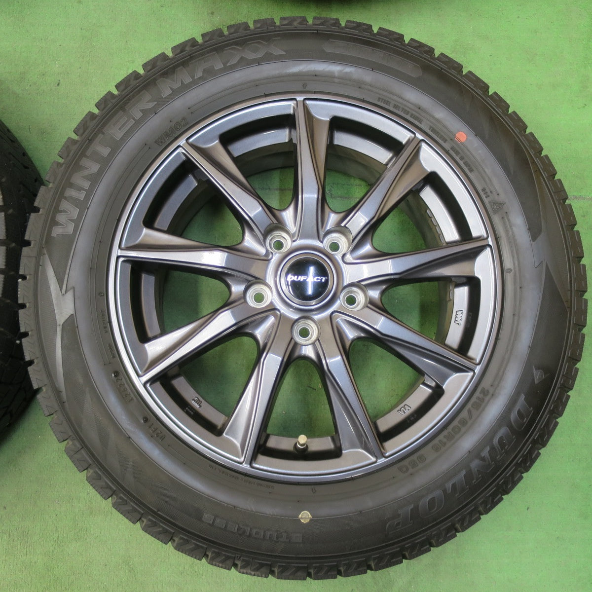 バリ溝！22年！キレイ！9.5分★スタッドレス 215/60R16 ダンロップ ウインターマックス WM02 DUFACT デュファクト 16インチ PCD114.3/5H★5043004イス