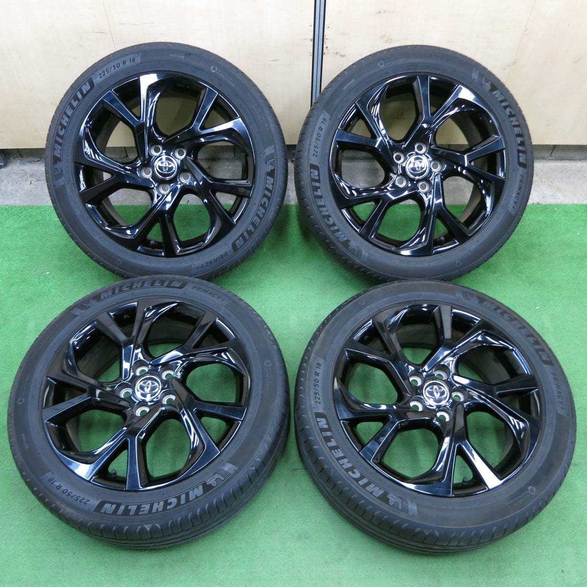 *送料無料* バリ溝！21年！キレイ！8.5分★トヨタ CH-R 純正 225/50R18 ミシュラン プライマシー4 18インチ PCD114.3/5H CHR★4071006SYノ