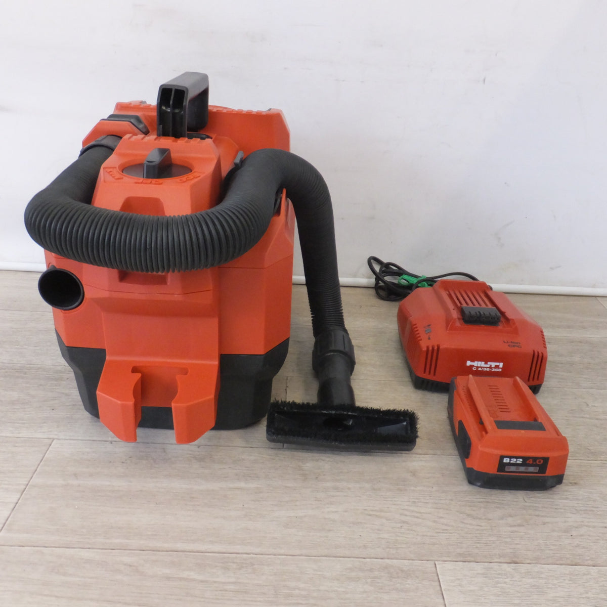 ★ヒルティ HILTI  充電式バキュームクリーナー VC75-1-A22　バッテリ B22/5.2 B22/4.0　充電器 C4/36-350　セット★