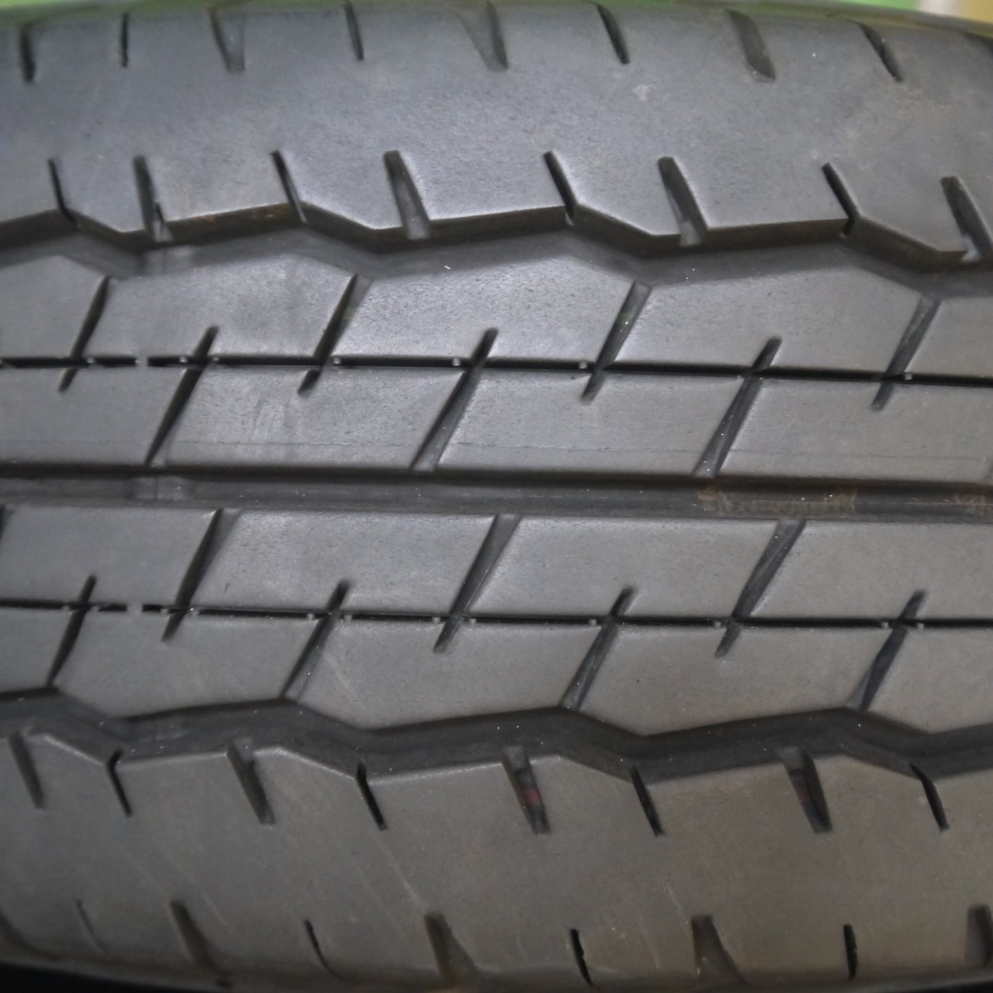 *送料無料* バリ溝！22年！キレイ！9.5分★トヨタ ハイエース 純正 スチール 195/80R15 107/105N ダンロップ SP175N PCD139.7/6H★4053106Hノ