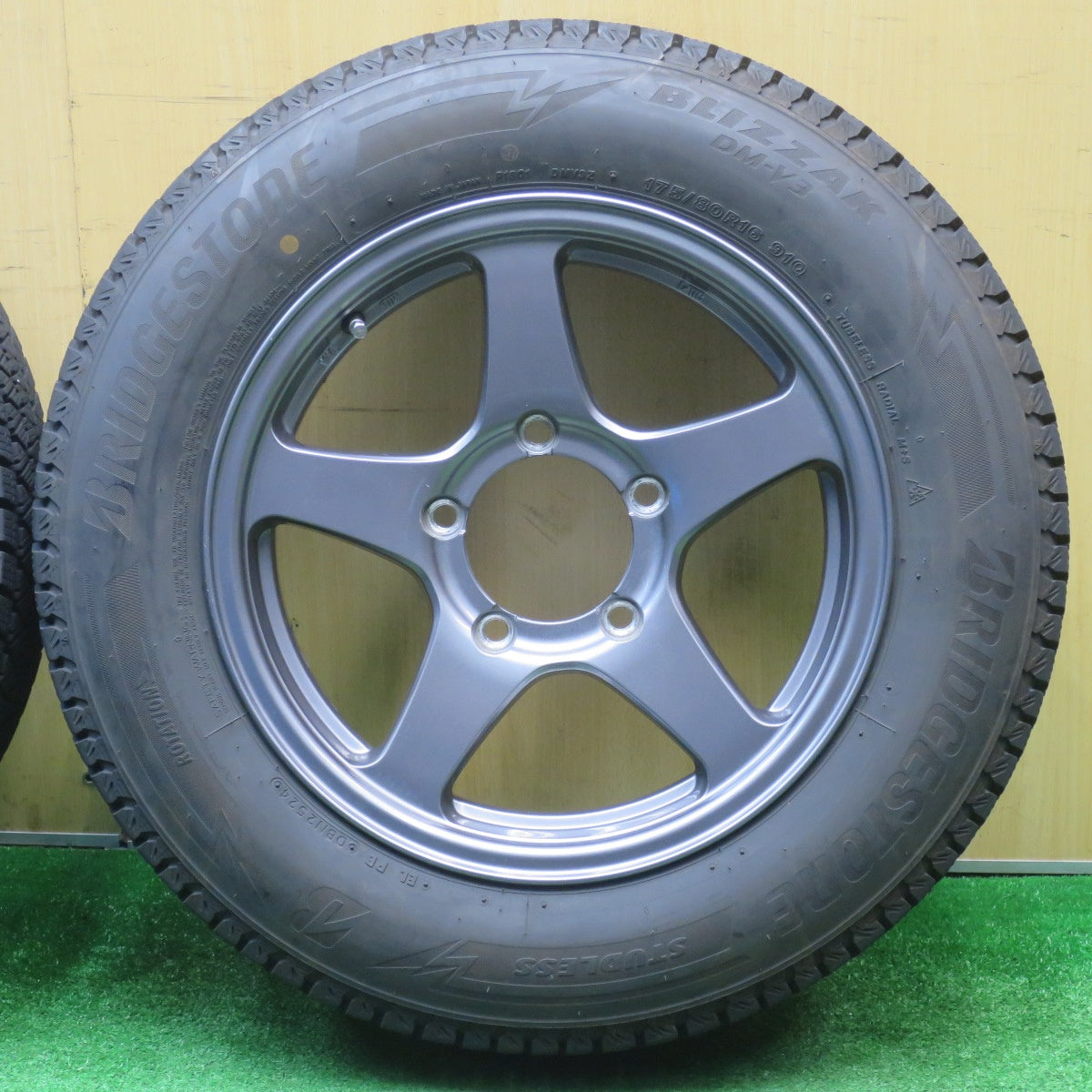 バリ溝！24年！キレイ！9分★ジムニー 等 175/80R16 スタッドレス ブリヂストン ブリザック DM-V3 MANARAY マナレイ 16インチ PCD139.7/5H★5111305NJス