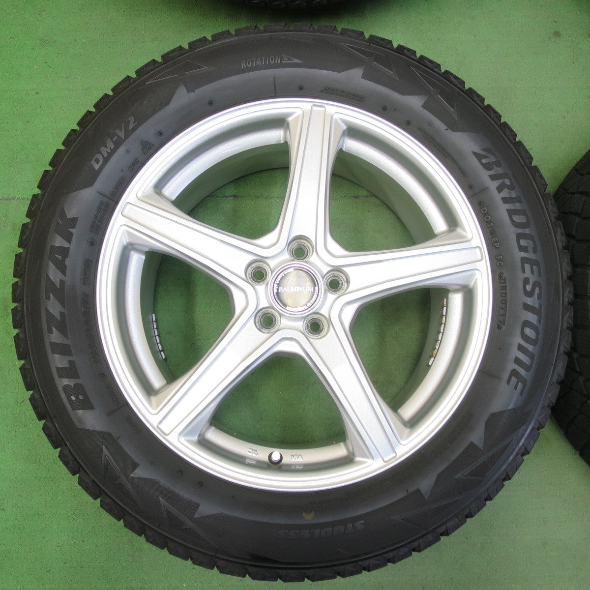 キレイ★フォレスター 等 225/60R17 スタッドレス ブリヂストン ブリザック DM-V2 BALMINUM バルミナ 17インチ PCD100/5H★5052708イス