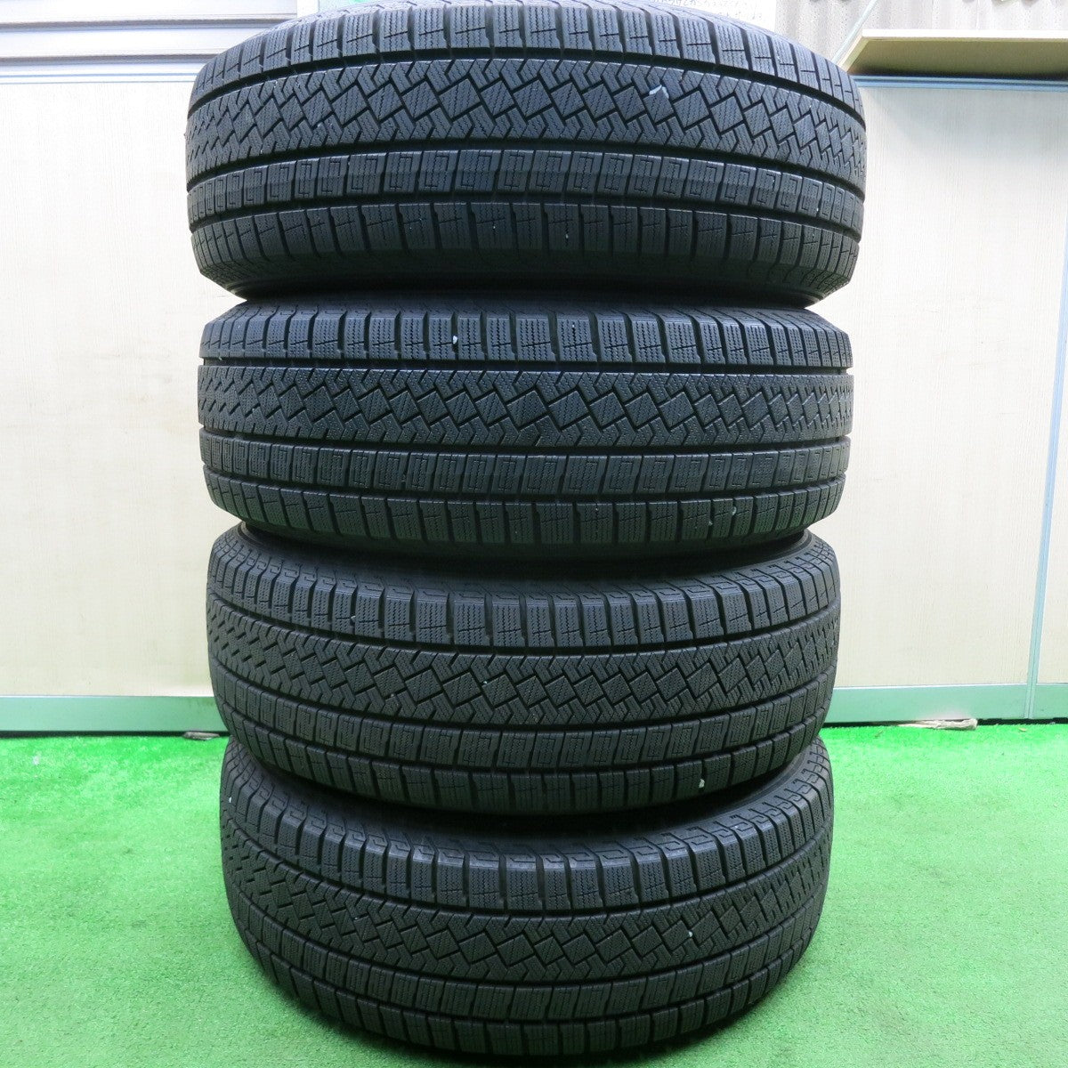 [送料無料] バリ溝！22年！9.5分以上★スタッドレス 225/65R17 ピレリ アイスゼロ アシンメトリコ Fang ファング 17インチ PCD114.3/5H★5011201HAス
