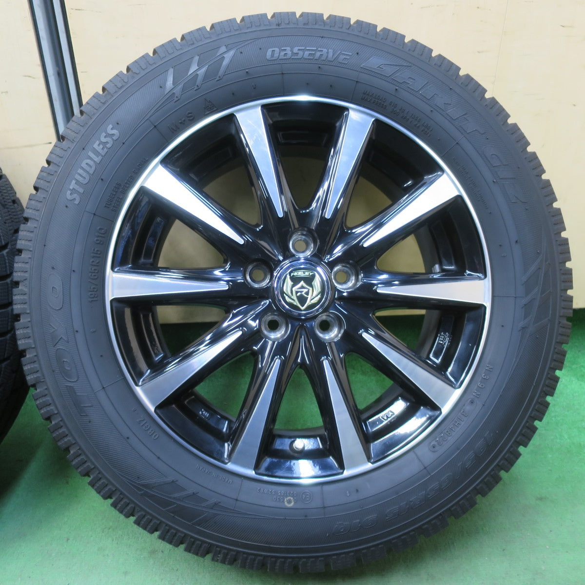 バリ溝！22年！キレイ！ほぼ10分★プリウス 等 195/65R15 スタッドレス トーヨー オブザーブ ガリット GIZ RiZLEY ライツレー 15インチ PCD100/5H★5122911イス