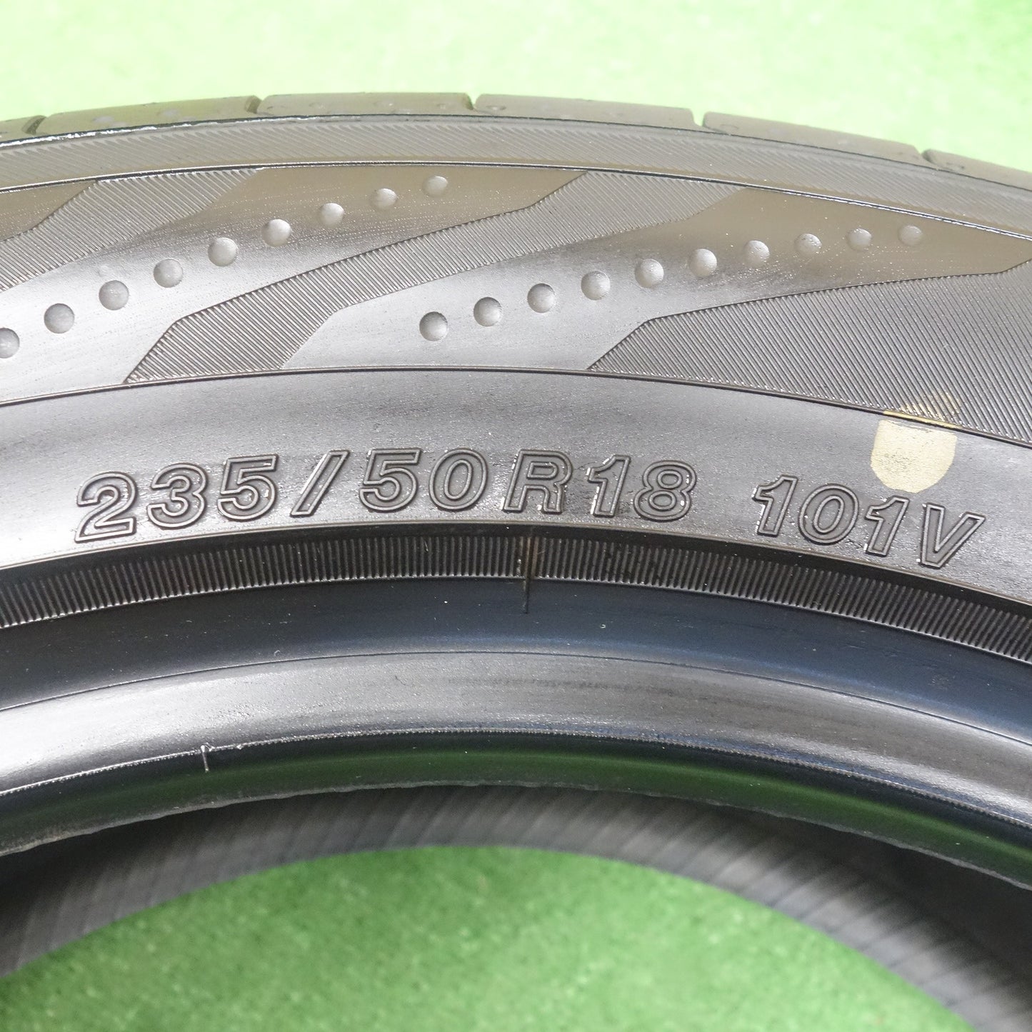 バリ溝！24年！9.5分以上！1本★235/50R18 ヨコハマ BluEarth-RV RV03 ブルーアース 18インチ タイヤ アルファード ヴェルファイア 等★6032503KTノタ