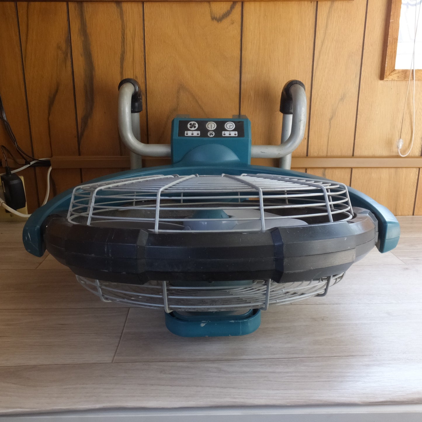 [送料無料] ★マキタ makita 充電式産業扇 CF300D 14.4V/18V　本体のみ★