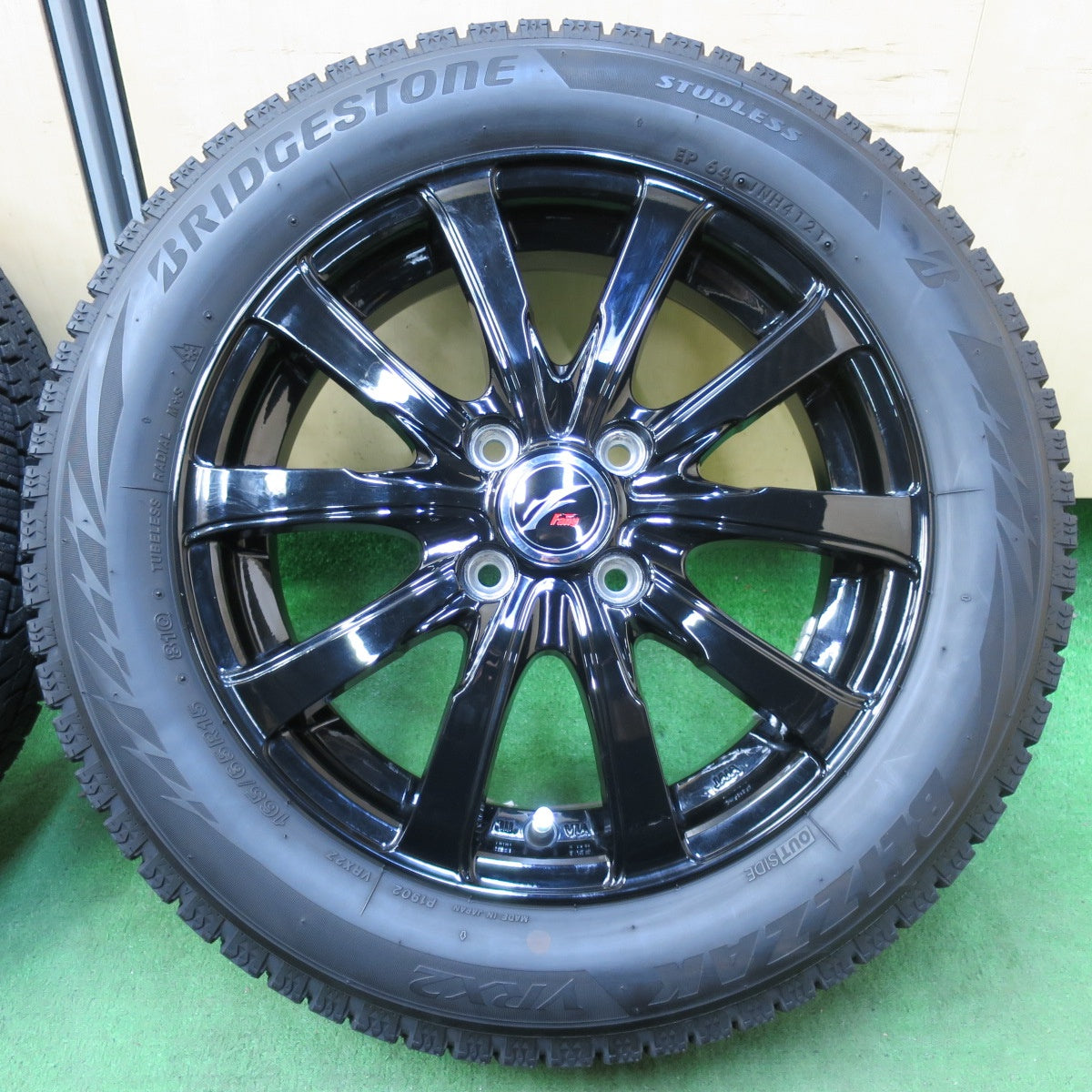[送料無料] キレイ！21年★スタッドレス 165/65R15 ブリヂストン ブリザック VRX2 Fang ファング 15インチ PCD100/4H★4113009イス