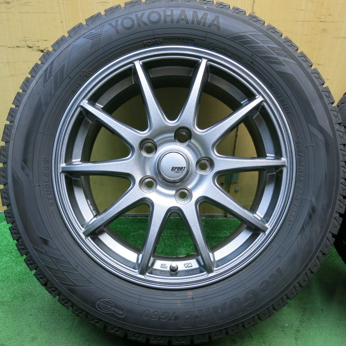 バリ溝！22年！キレイ！9.5分★スタッドレス 215/60R16 ヨコハマ アイスガード iG60 SPORT ABELIA スポルト アベリア 16インチ PCD114.3/5H★5081407HAス