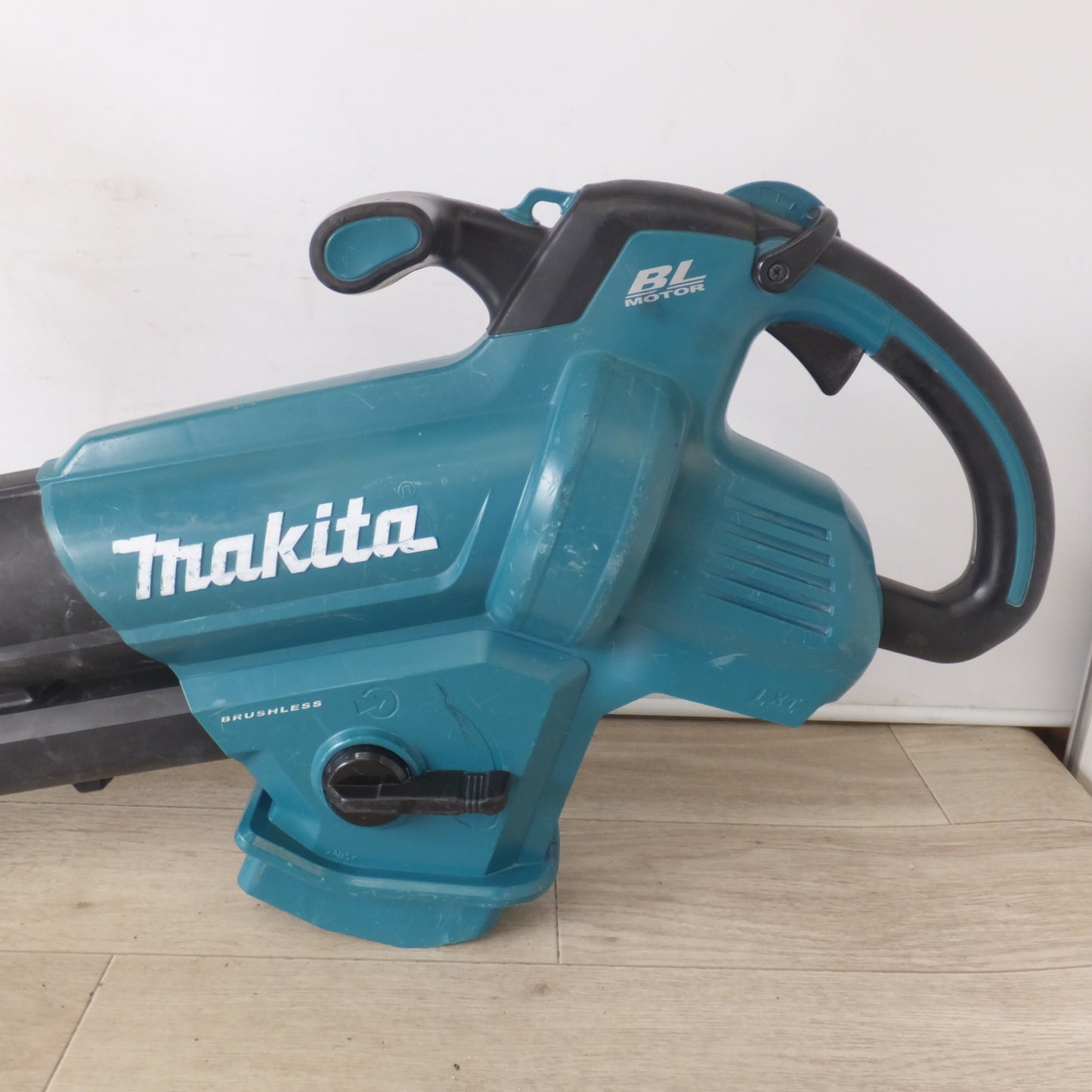[送料無料] ★マキタ makita 充電式ブロワ集じん機 MUB187D 18V 本体のみ ダストバッグなし★