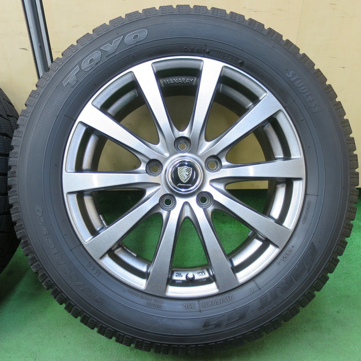バリ溝！キレイ！9.5分以上★スタッドレス 215/60R16 トーヨー ガリット G5 MANARAY SPORT マナレイ スポーツ 16インチ PCD114.3/5H★5042303イス