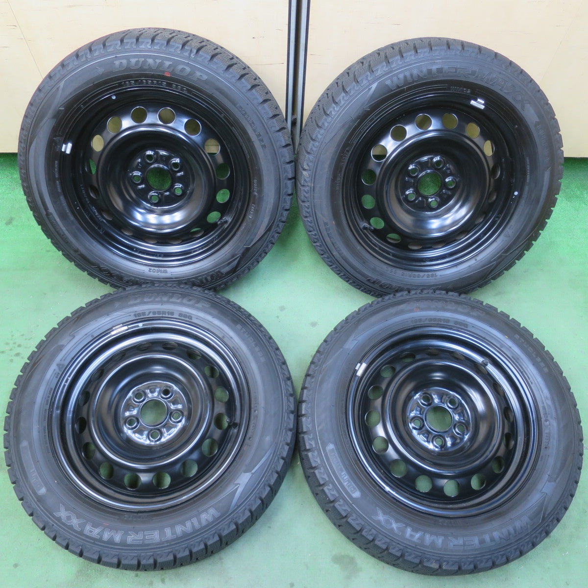 バリ溝！23年！キレイ！9.5分★トヨタ シエンタ 純正 スチール 185/65R15 スタッドレス ダンロップ ウインターマックス WM02 15インチ PCD100/5H★6012902イス