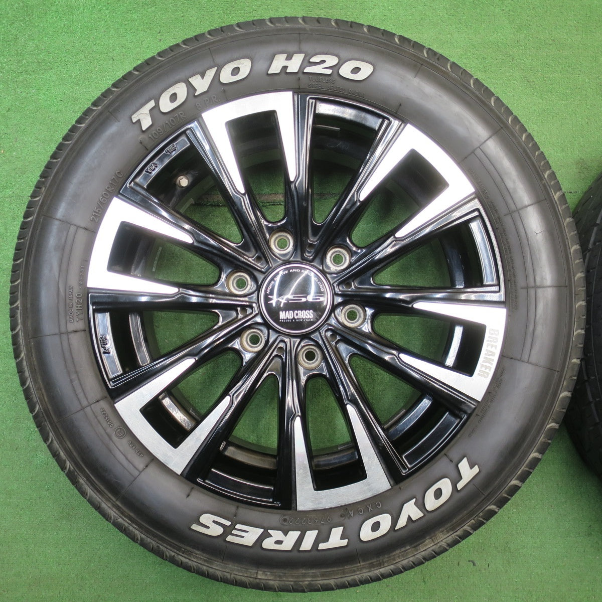 バリ溝！24年！9.5分★MAD CROSS BREAKER XS6 215/60R17 109/107R 8PR トーヨー H20 H30 17インチ マッドクロス ブレイカー PCD139.7/6H★6041601NJノ