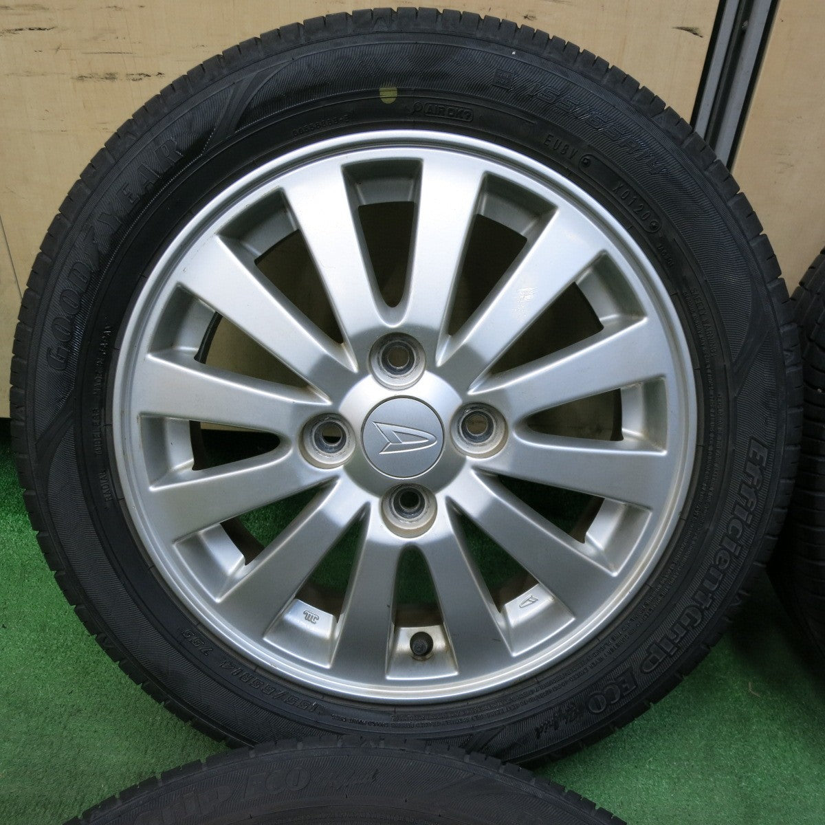 [送料無料] バリ溝！20年！8.5分★ダイハツ タント ムーヴ 等 純正 155/65R14 グッドイヤー EfficientGrip ECO hybrid 14インチ PCD100/4H★4112912SYノ