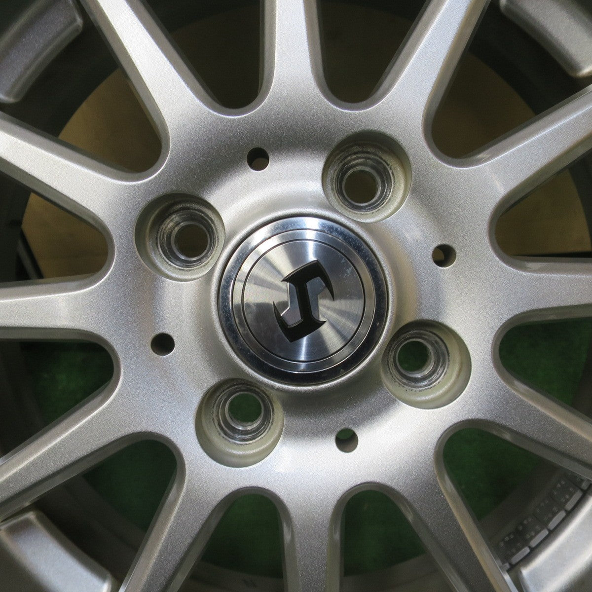 バリ溝！23年！9.5分以上★スタッドレス 165/70R14 ブリヂストン ブリザック VRX3 社外 アルミ 14インチ ソリオ ハスラー 等 PCD100/4H★6022113イス