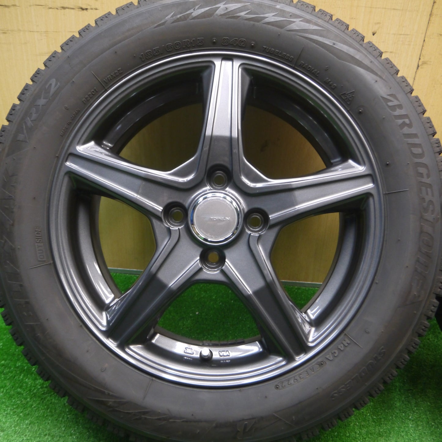 [送料無料] バリ溝！22年！キレイ！9.5分★スタッドレス 185/60R15 ブリヂストン ブリザック VRX2 TOPRUN トップラン 15インチ PCD100/4H★4110507Hス