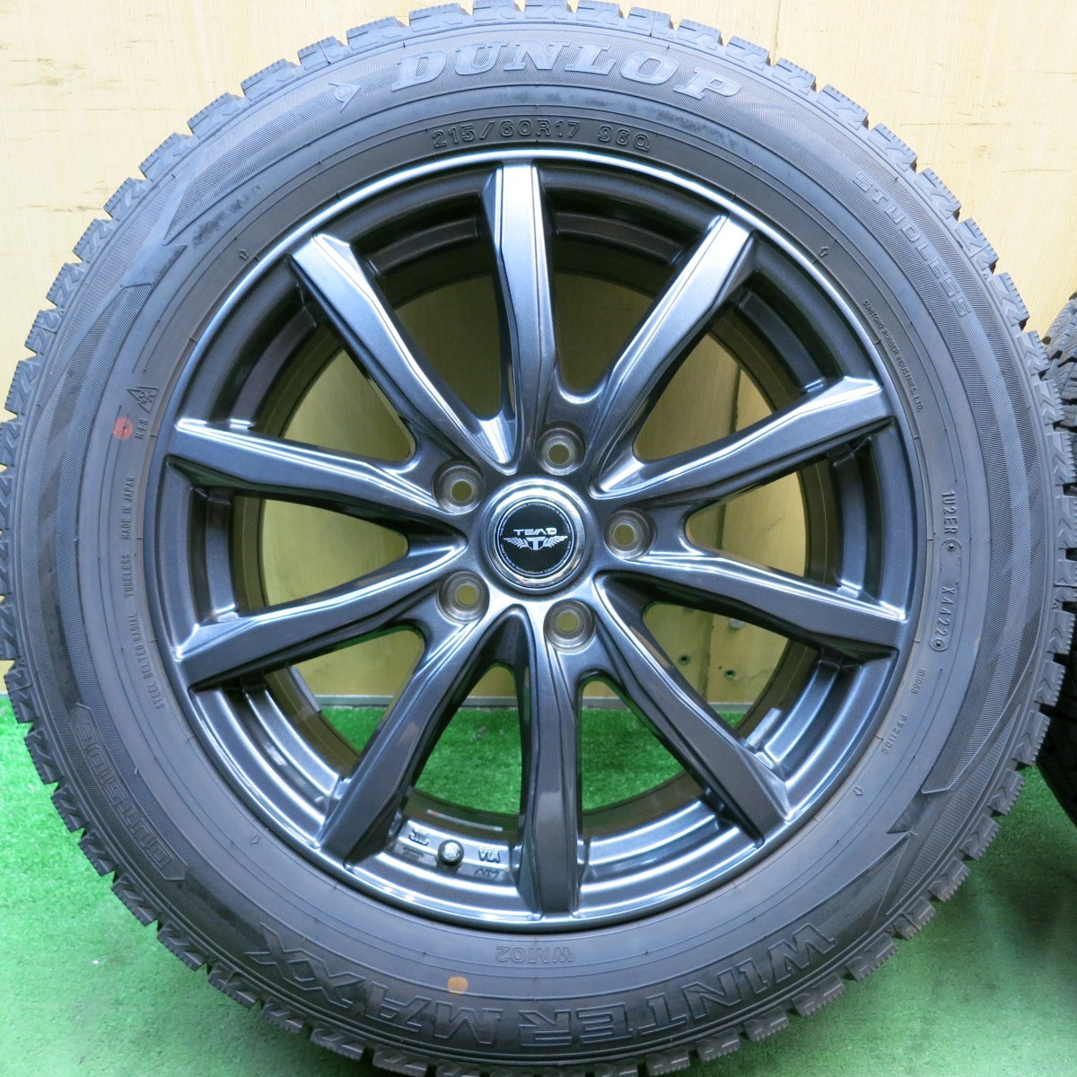 バリ溝！22年！キレイ！ほぼ10分★スタッドレス 215/60R17 ダンロップ ウインターマックス WM02 TEAD テッド 17インチ PCD114.3/5H★5090411HAス