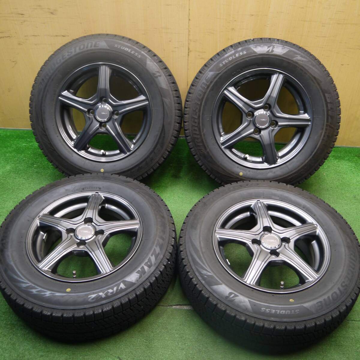 バリ溝！21年！キレイ！8.5分★スタッドレス 185/70R14 ブリヂストン ブリザック VRX2 TOPRUN トップラン 14インチ PCD100/4H★5032407Hス
