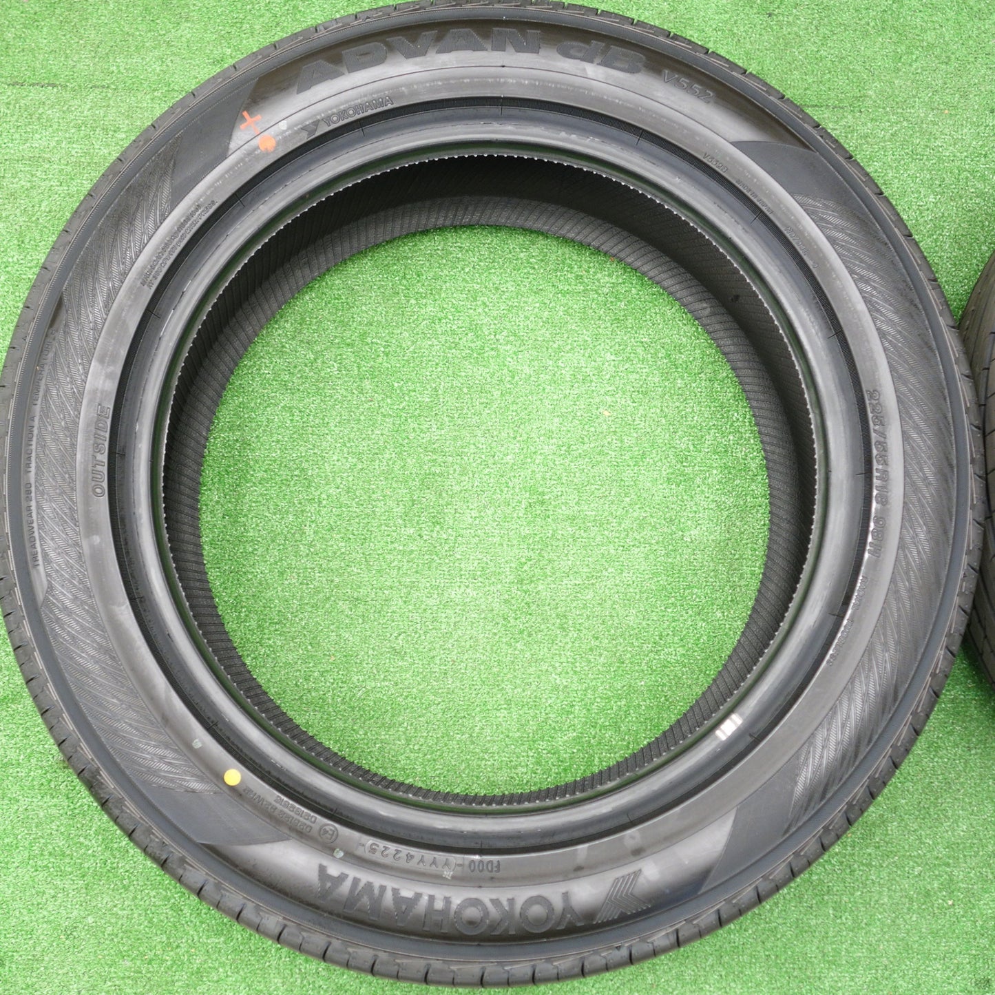 新車外し！25年★225/55R18 ヨコハマ アドバン dB V552 タイヤ 18インチ デリカ D:5 エルグランド アルファード ヴェルファイア 等★5121408KTノタ