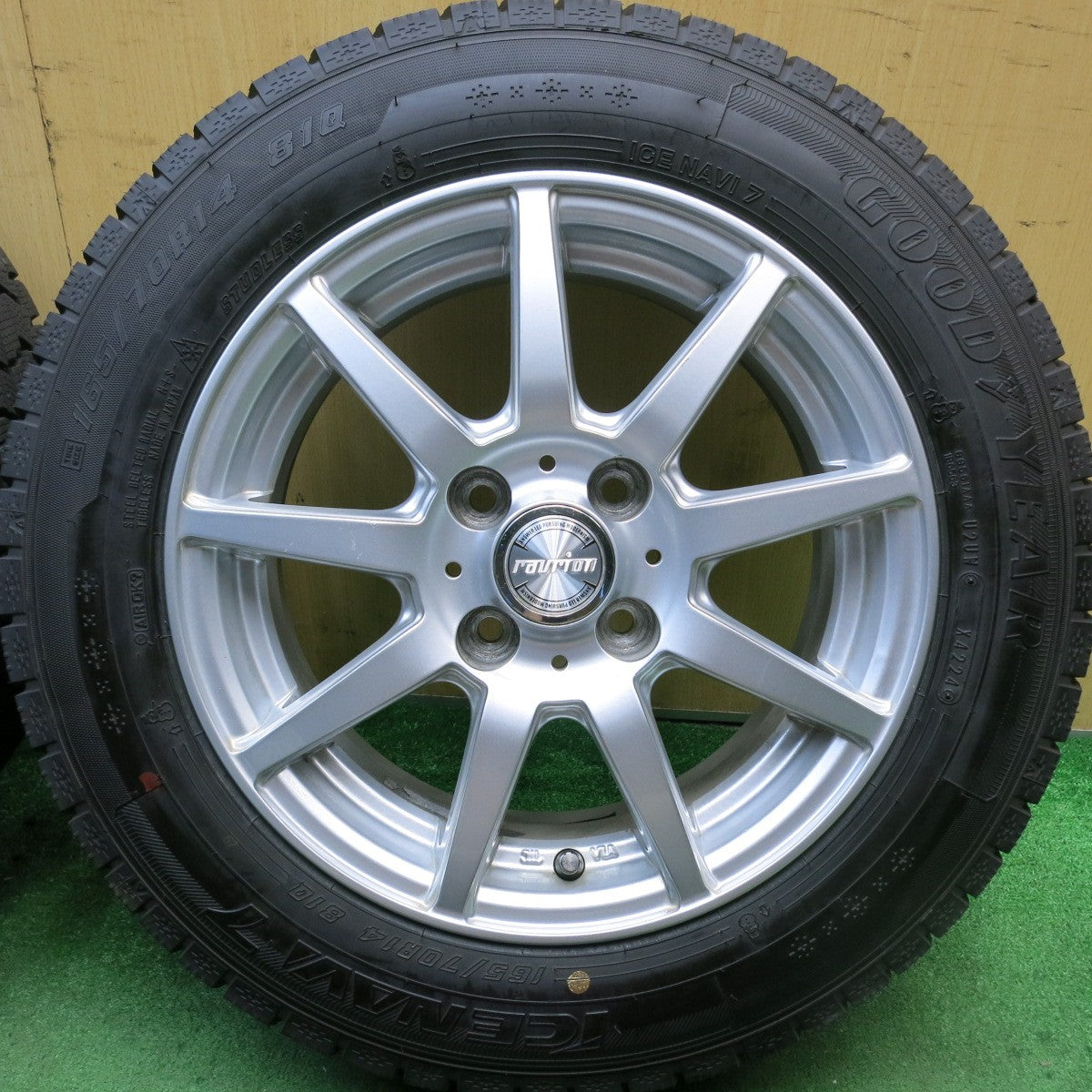 バリ溝！24年！ほぼ10分★スタッドレス 165/70R14 グッドイヤー アイスナビ7 ravrion ラブリオン 14インチ PCD100/4H★5070605HAス
