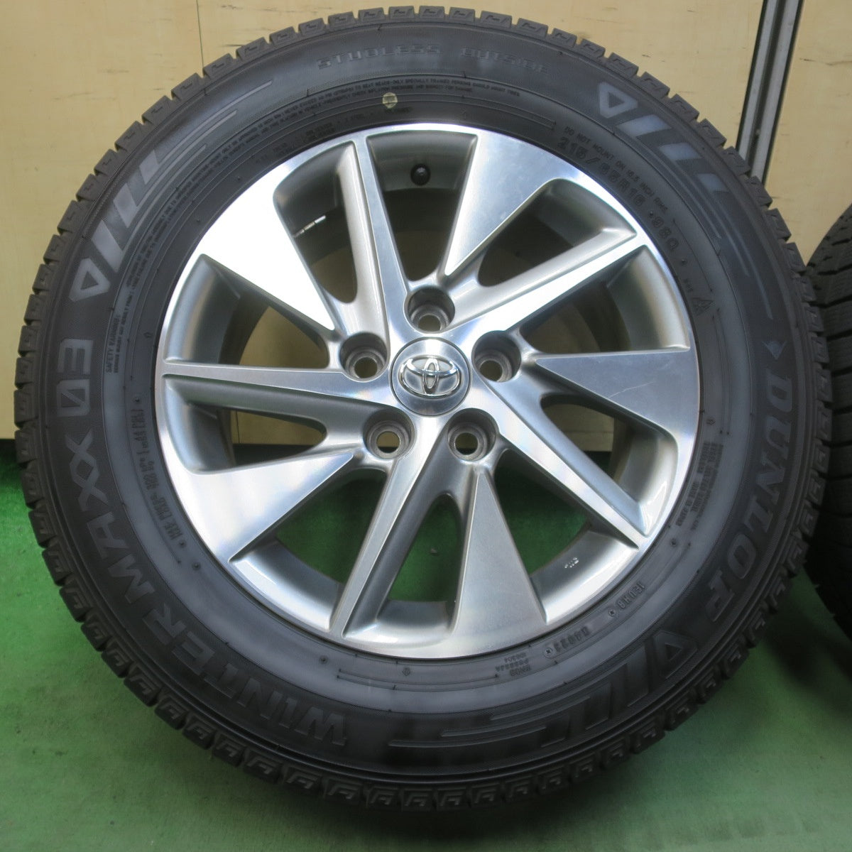 バリ溝！23年！9.5分★トヨタ 20系 アルファード ハイブリッド ヴェルファイア 純正 215/65R16 スタッドレス ダンロップ ウインターマックス03 16インチ PCD114.3/5H★6051406イス