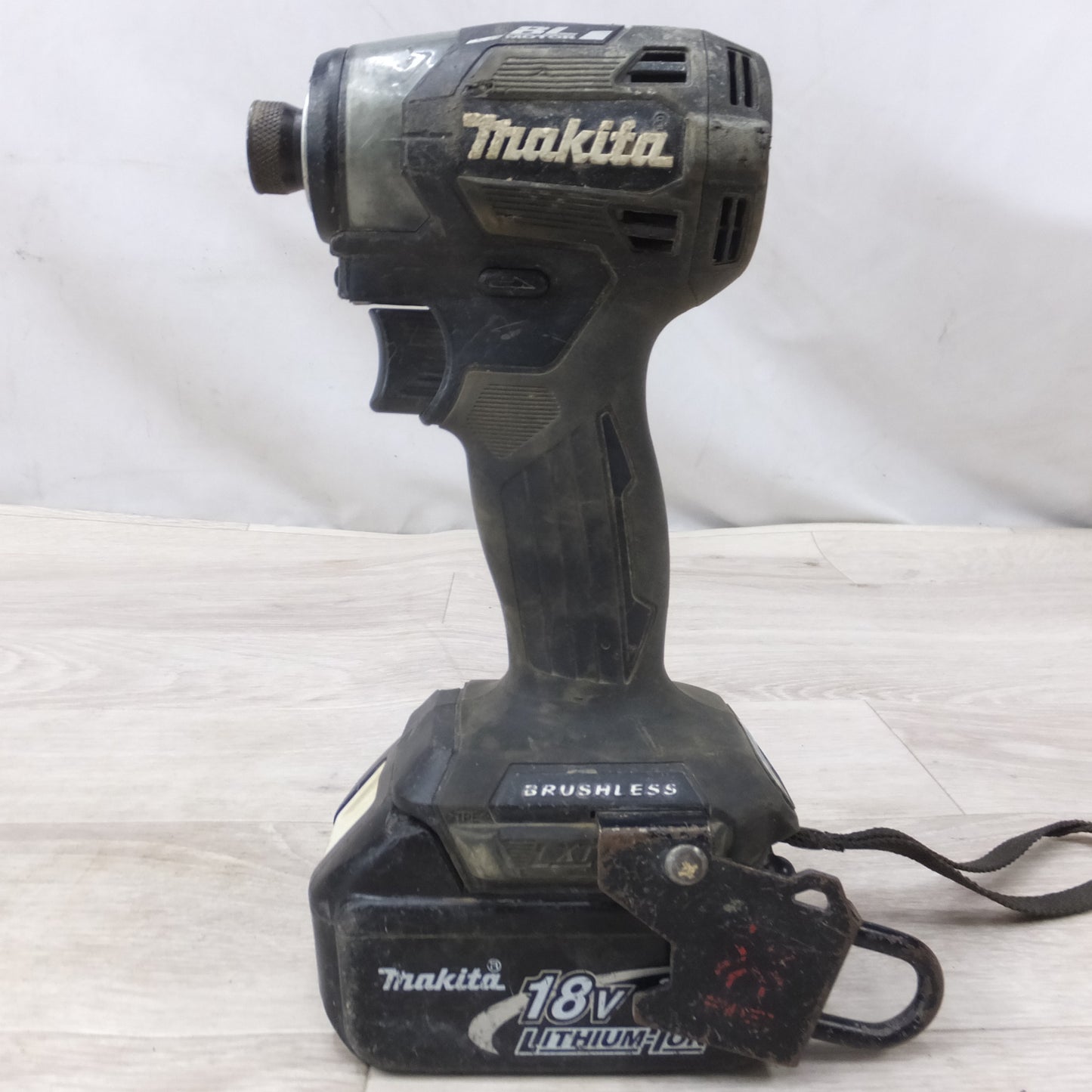 [送料無料] バッテリー2個◆マキタ 充電式 インパクト ドライバ 18V TD173D 充電器 ケース 付き 電動 工具◆