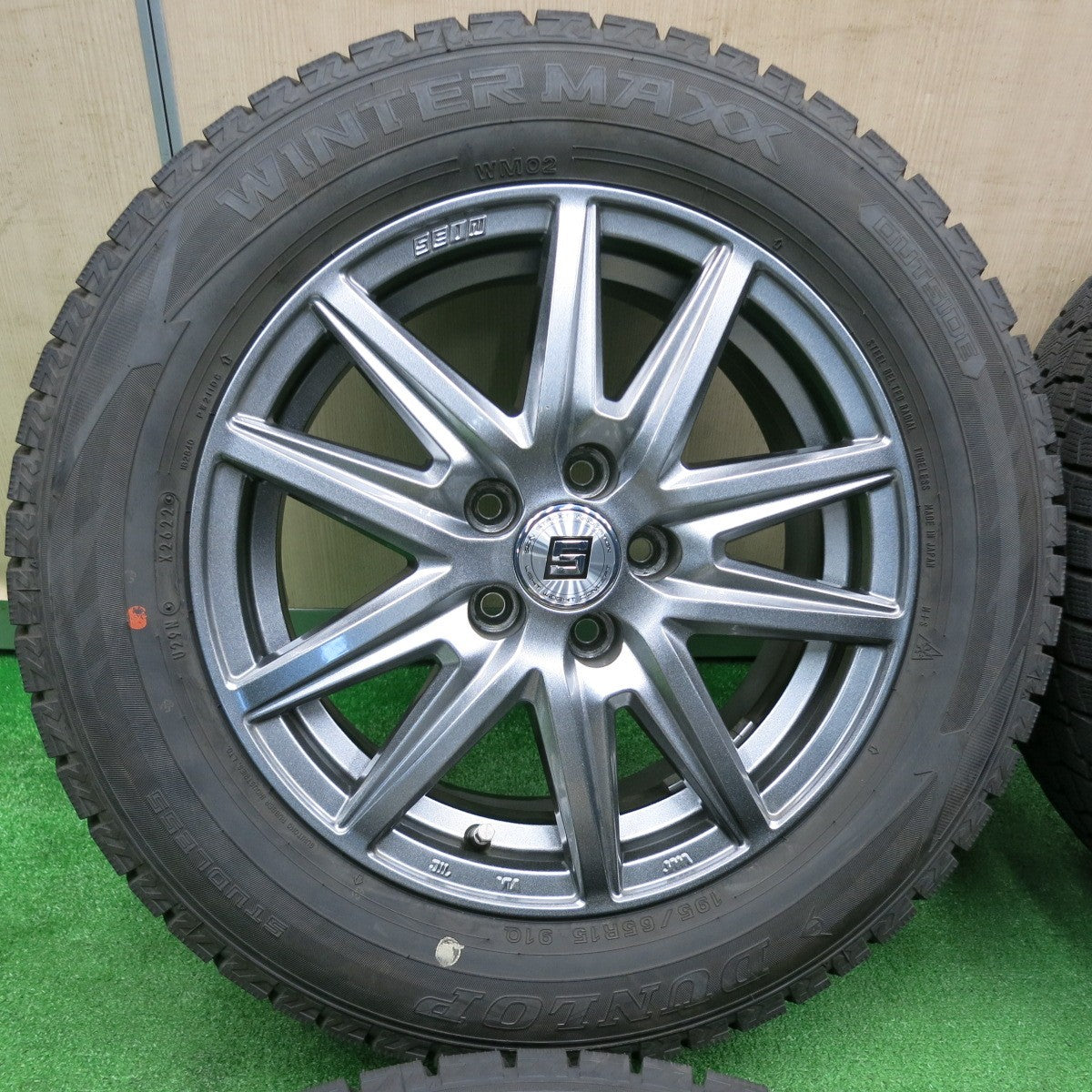 [送料無料] バリ溝！22年！キレイ！8.5分★プリウス 等 195/65R15 スタッドレス ダンロップ ウインターマックス WM02 SEIN ザイン 15インチ PCD100/5H★4112505TNス
