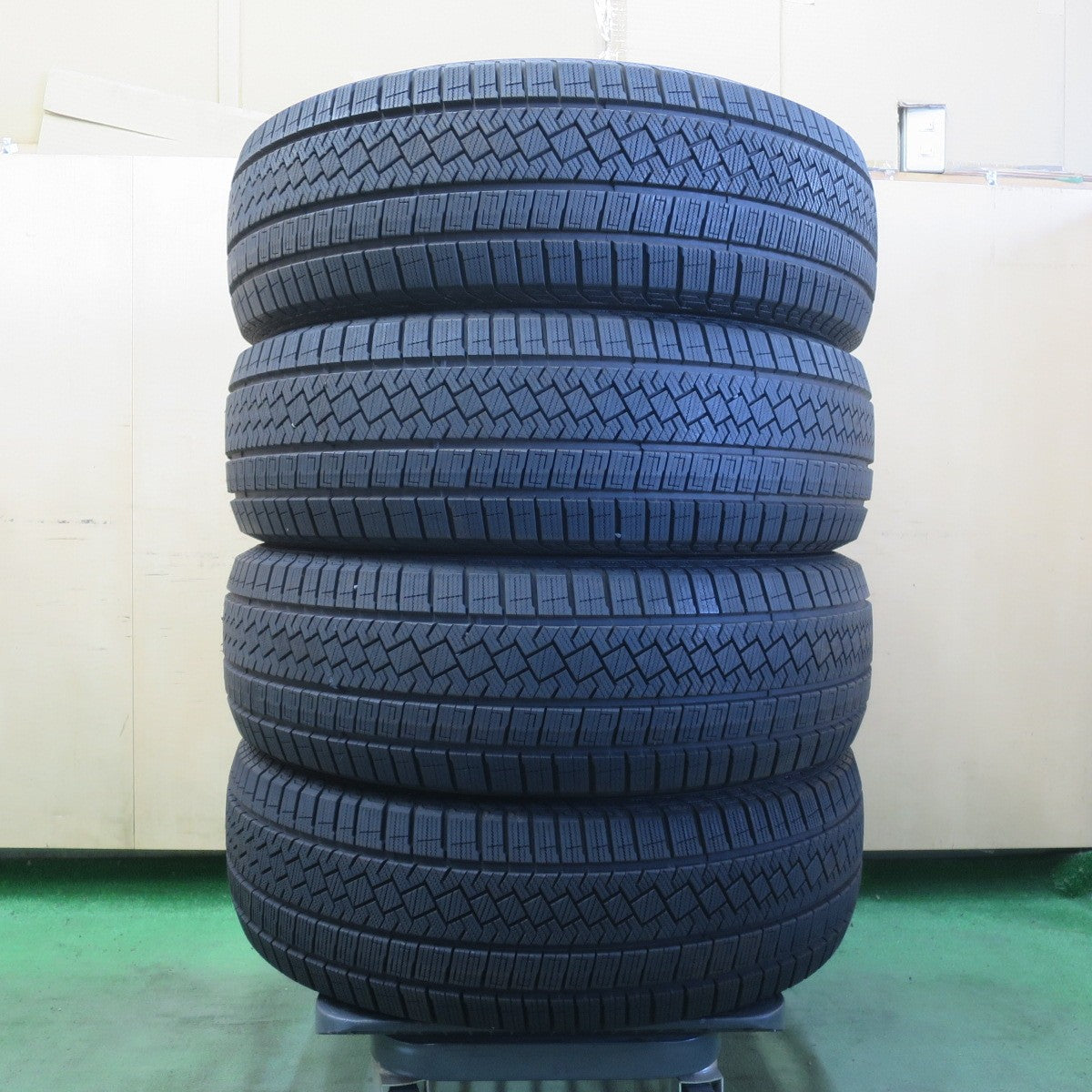 ほぼ未使用！22年★スタッドレス 235/55R20 ピレリ アイスゼロ アシンメトリコ タイヤ 20インチ レクサス NX RX 等★6051510イスタ