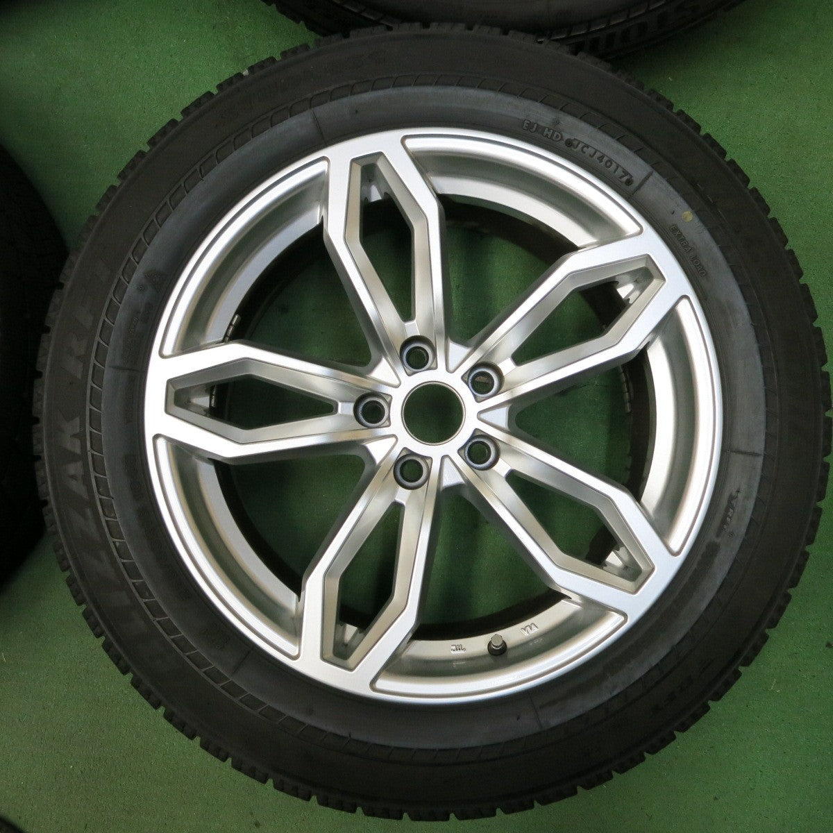 [送料無料] バリ溝！キレイ！8.5分★BMW 等 AGA WELT ヴェルト 225/60R18 スタッドレス ブリヂストン ブリザック RFT 18インチ PCD112/5H★4100209SYス