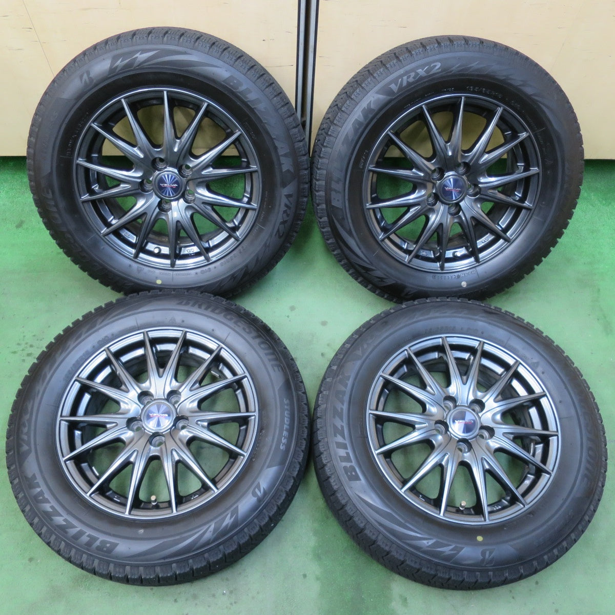 バリ溝！22年！キレイ！9.5分以上★プリウス 等 195/65R15 スタッドレス ブリヂストン ブリザック VRX2 VELVA SPORTZ ヴェルヴァ 15インチ PCD100/5H★6012005イス