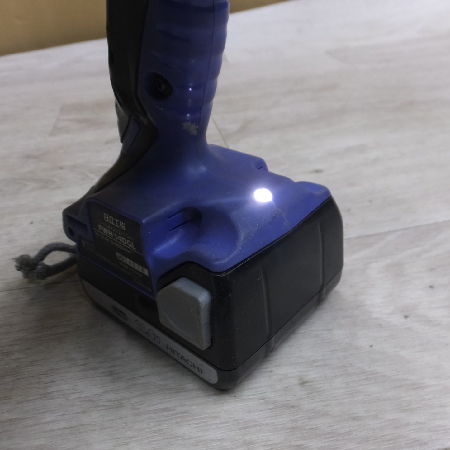 [送料無料] バッテリー2個◆日立工機 コードレス インパクト ドライバ 14.4V FWH14DGL 充電器 ケース 付き 電動 工具◆