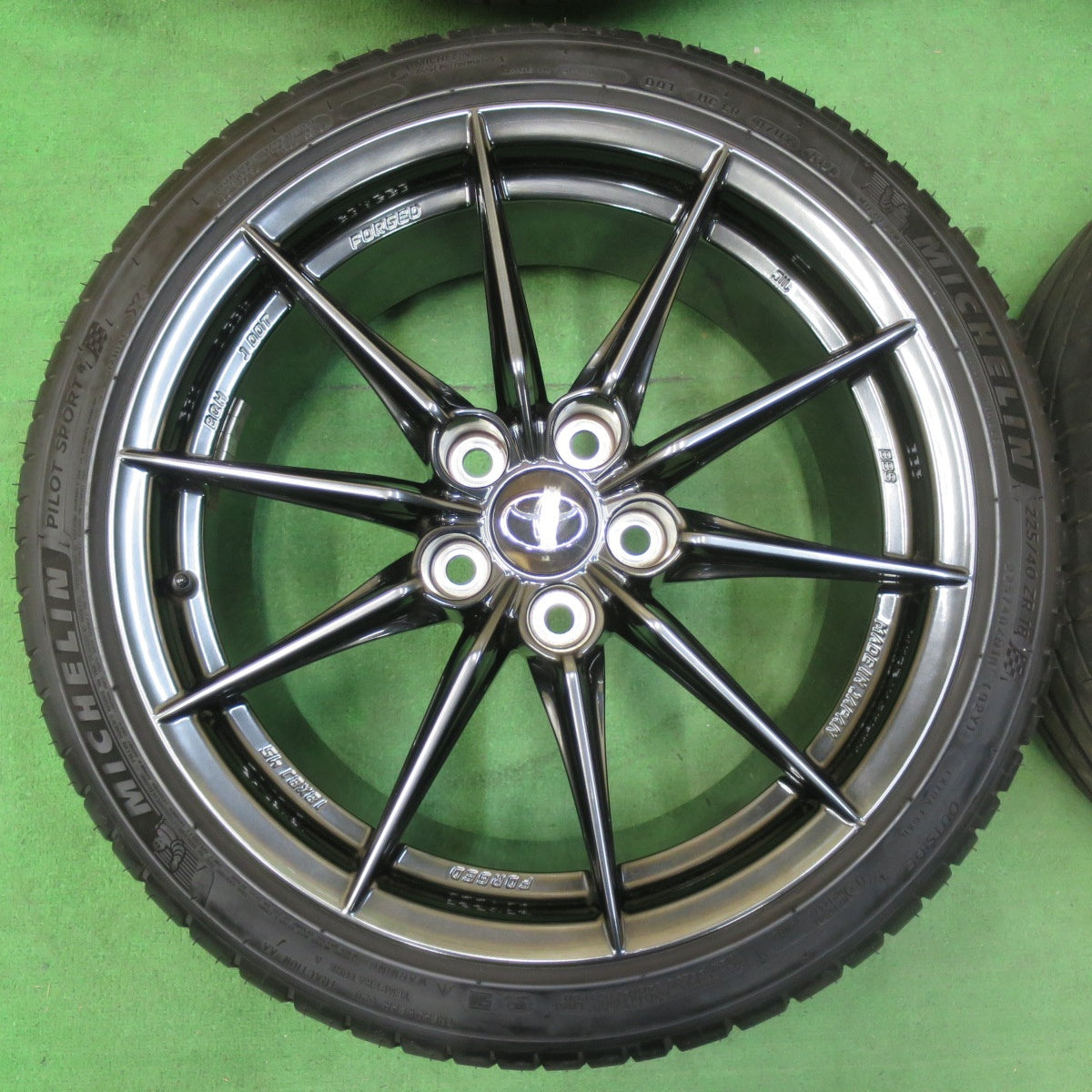 [送料無料] バリ溝！21年！8.5分★トヨタ GR ヤリス RZハイパフォーマンス 純正 BBS 225/40R18 ミシュラン パイロットスポーツ4 PCD114.3/5H★4101301イノ
