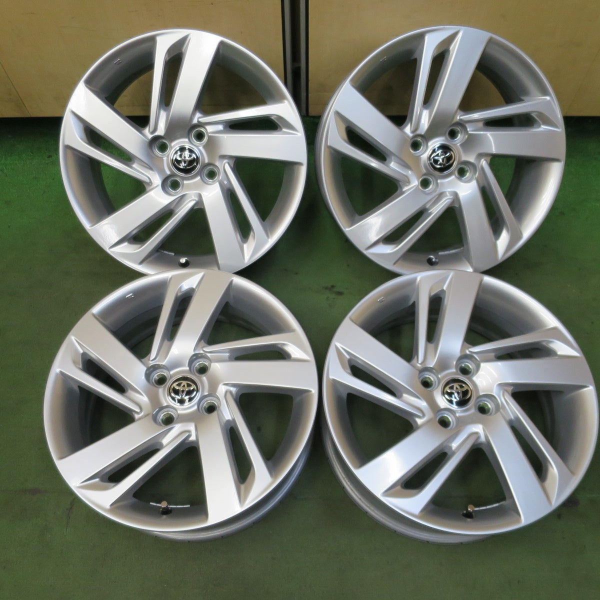 新車外し◎トヨタ ライズ G / X グレード ダイハツ ロッキー 純正 ホイール 16インチ 16×6J ガソリン 車 向け PCD100/4H◎6080102NGホ