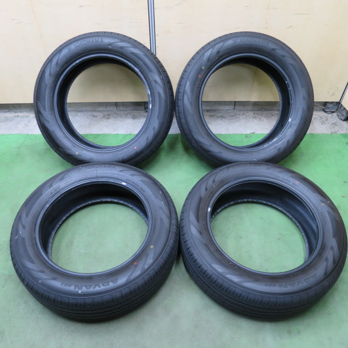 バリ溝！25年！ほぼ10分◎225/60R18 ヨコハマ アドバン V03 V03A タイヤ 18インチ 40系 アルファード ヴェルファイア レクサス NX 等◎6090102NGノタ