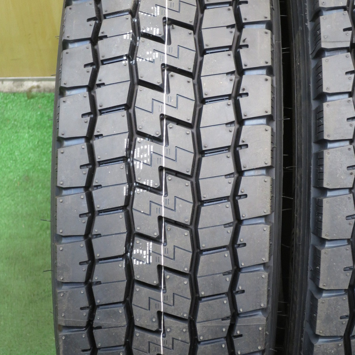*送料無料* 未使用！24年★トラック タイヤ 225/80R17.5 123/122L ヨコハマ 710R ミックス 17.5インチ★4033013KKスタ