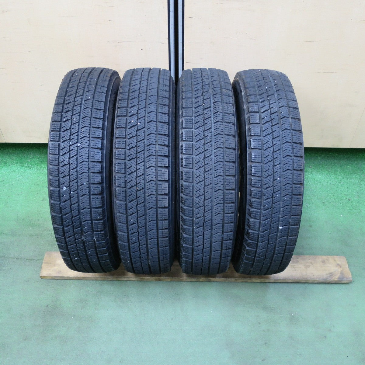 バリ溝！22年！キレイ！8.5分★スタッドレス 145/80R13 ブリヂストン ブリザック VRX2 FINAL MIND ファイナルマインド 13インチ PCD100/4H★5112804TTス