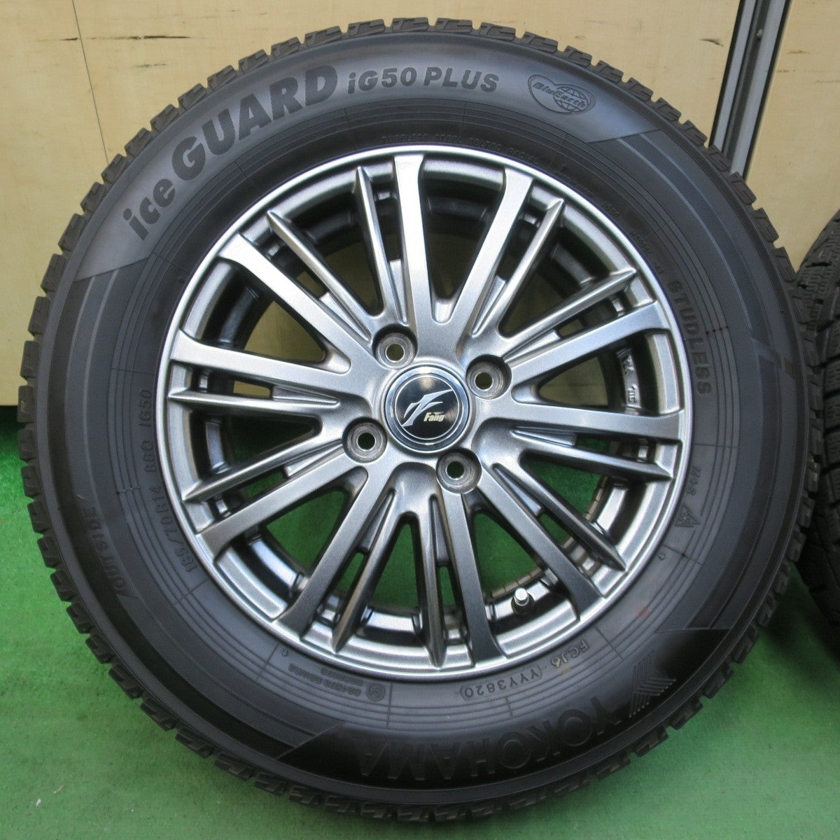 キレイ★スタッドレス 185/70R14 ヨコハマ アイスガード iG50 プラス Fang ファング 14インチ PCD100/4H★5032810イス