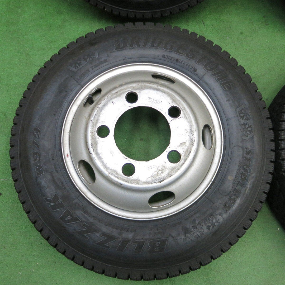 バリ溝！22年！9.5分以上★トラック タイヤ 195/85R16 114/112L スタッドレス ブリヂストン ブリザック W979 TOPY スチール 116.5-8TC PCD203.2/5H★5021906ナス