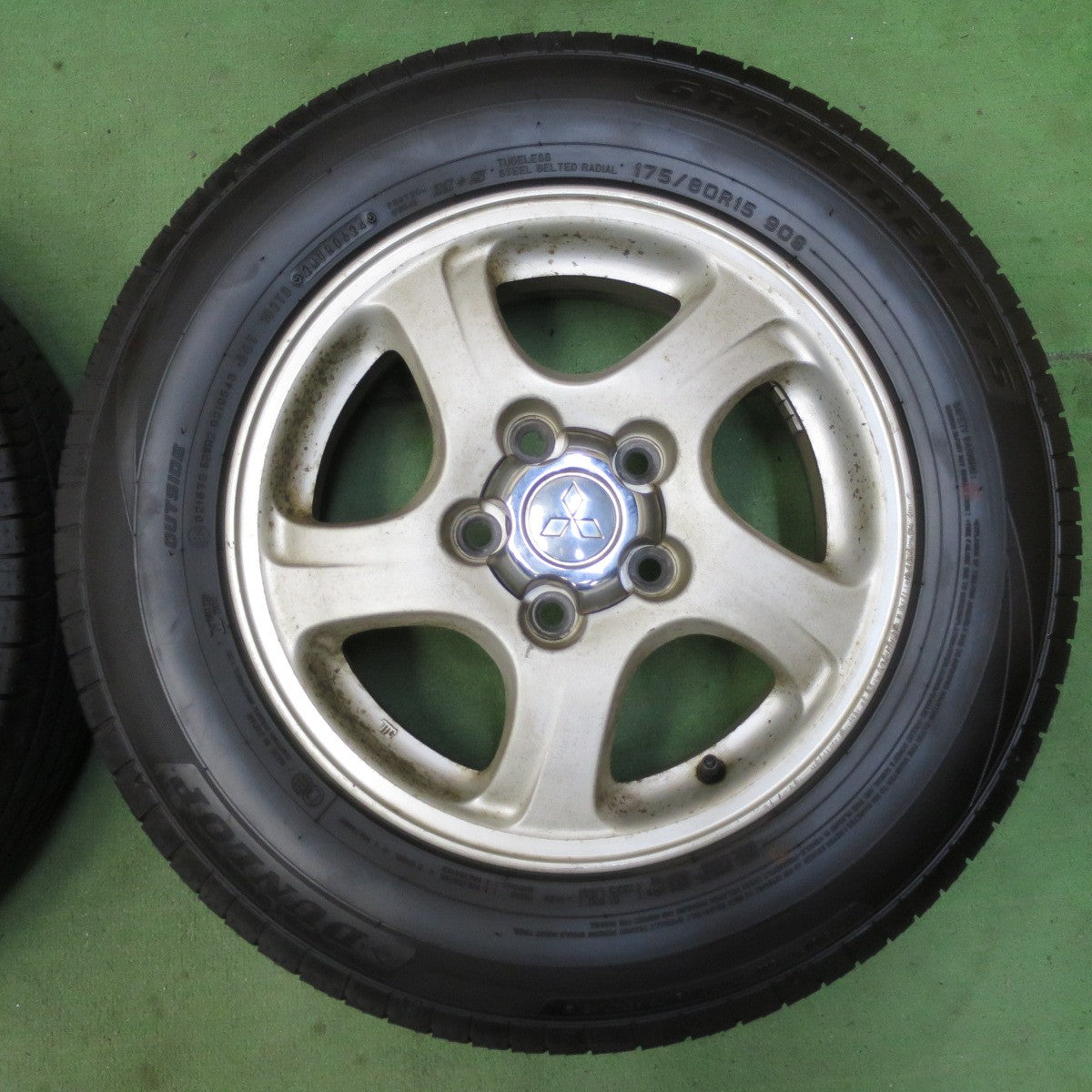 バリ溝！24年！9.5分★三菱 パジェロミニ 純正 175/80R15 ダンロップ グラントレック PT5 15インチ PCD114.3/5H★5070702イノ