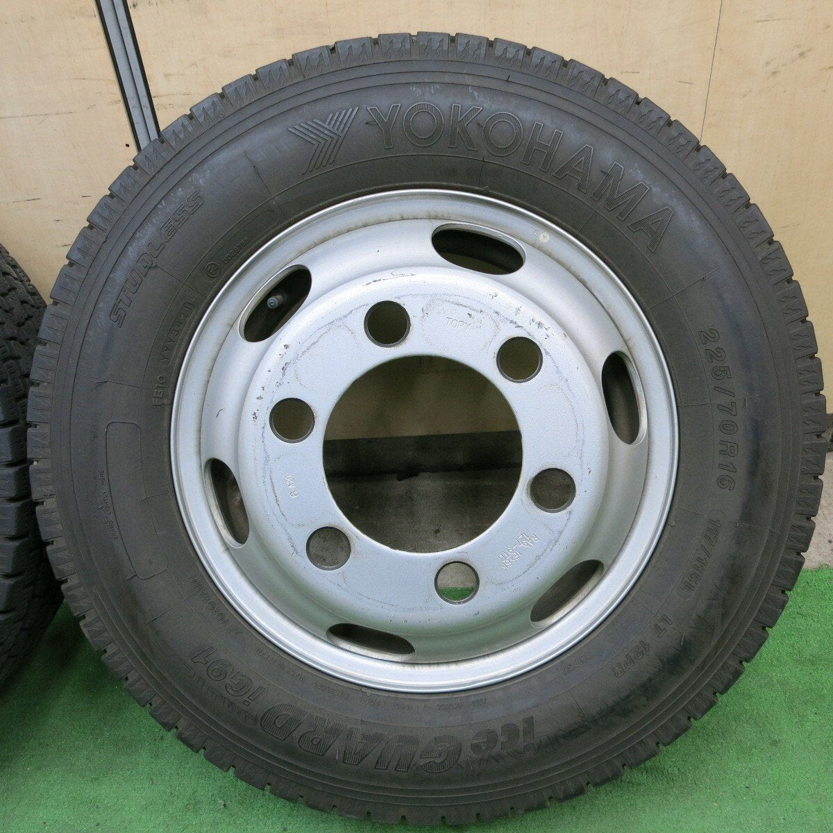 バリ溝！21年！9.5分！2本★トラック タイヤ 225/70R16 117/115L スタッドレス ヨコハマ アイスガード iG91 TOPY スチール 127-9TC PCD222.25/6H★5021905ナス