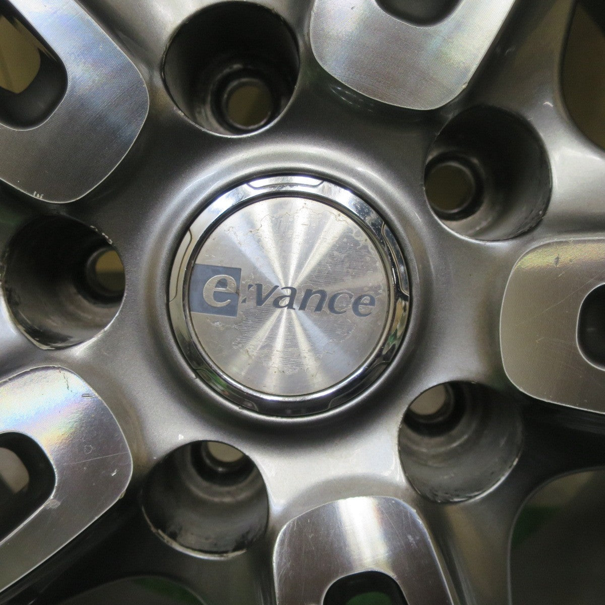 バリ溝！21年！9.5分★スタッドレス 215/65R16 クムホ ウインター クラフト アイス Wi61 e:vance エヴァンス 16インチ PCD114.3/5H★5052002TTス