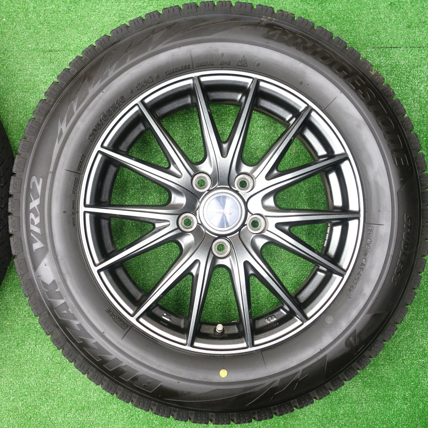 バリ溝！24年！キレイ！9.5分★スタッドレス 205/65R16 ブリヂストン ブリザック VRX2 VELVA SPORTZ ヴェルヴァ 16インチ PCD114.3/5H★5122002KTス
