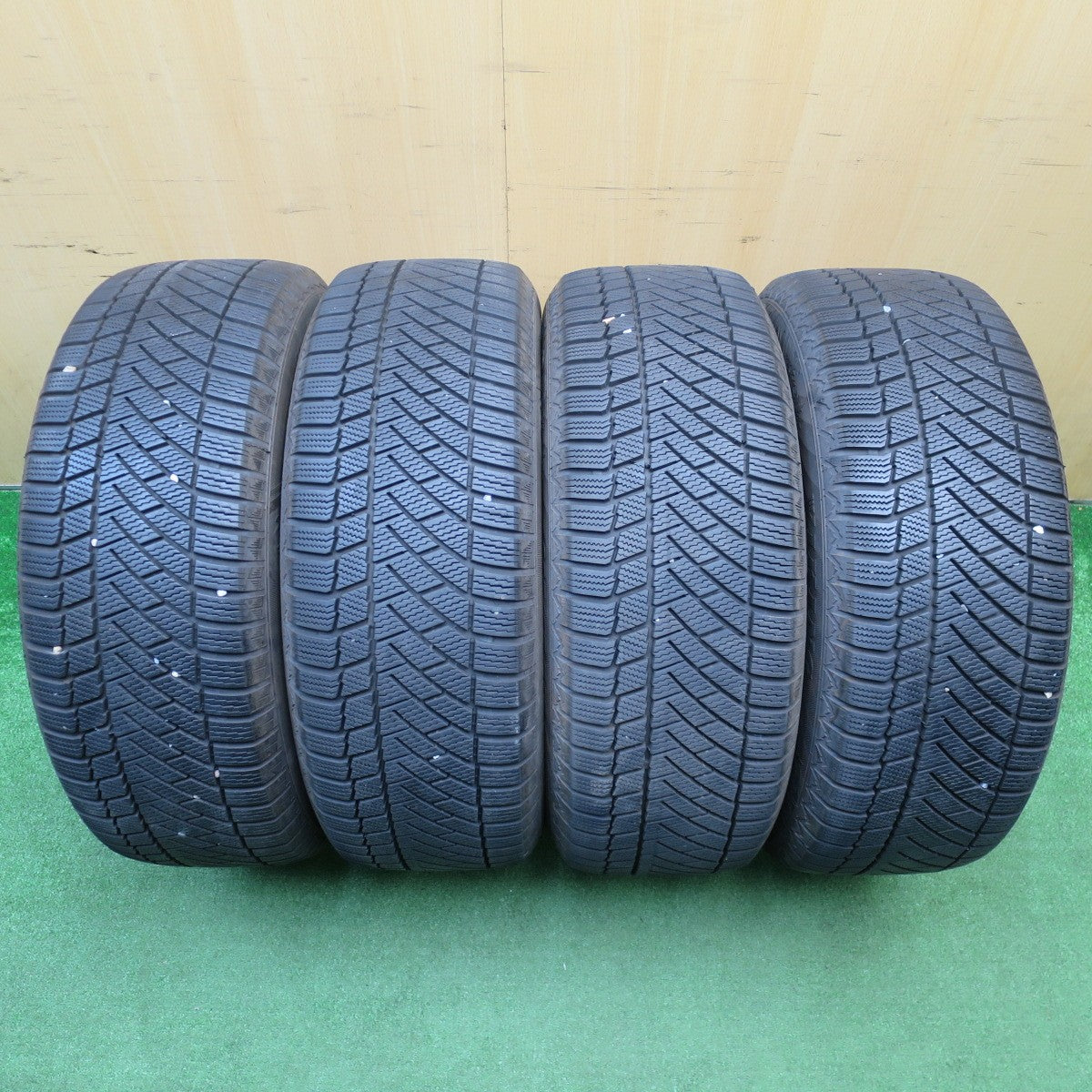 バリ溝！22年！キレイ！9.5分★XV 等 225/55R17 スタッドレス バイキング WINTECH WT6 ILLUGA 社外 アルミ 17インチ PCD100/5H★5122404NJス