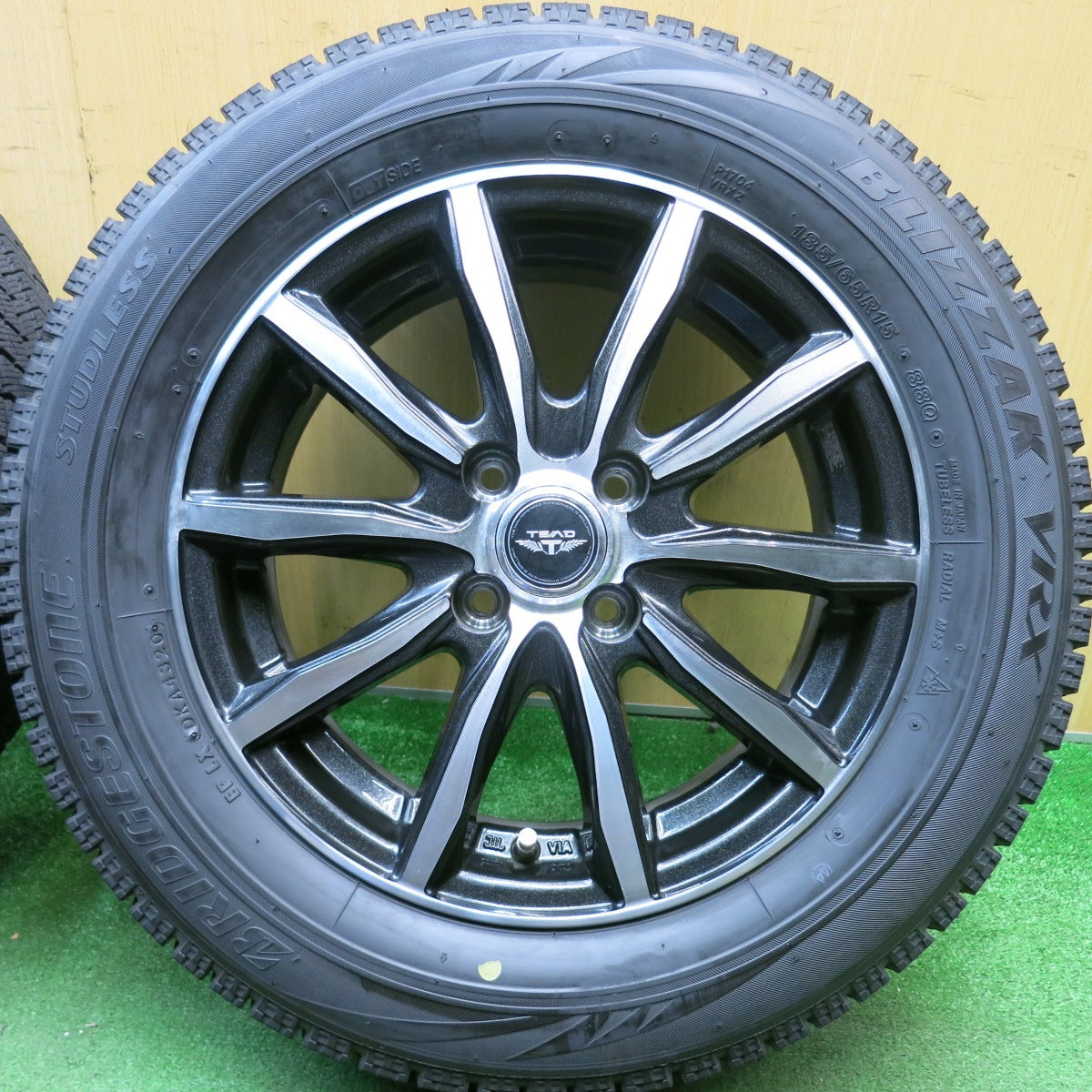 バリ溝！キレイ！9.5分★スタッドレス 185/65R15 ブリヂストン ブリザック VRX TEAD テッド 15インチ PCD100/4H★6031517HAス