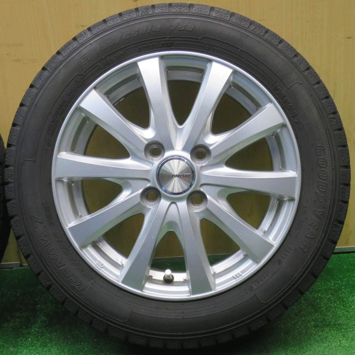 バリ溝！21年！キレイ！9.5分以上★スタッドレス 155/65R14 グッドイヤー アイスナビ7 ravrion RS01 ラブリオン 14インチ PCD100/4H★5120408NJス